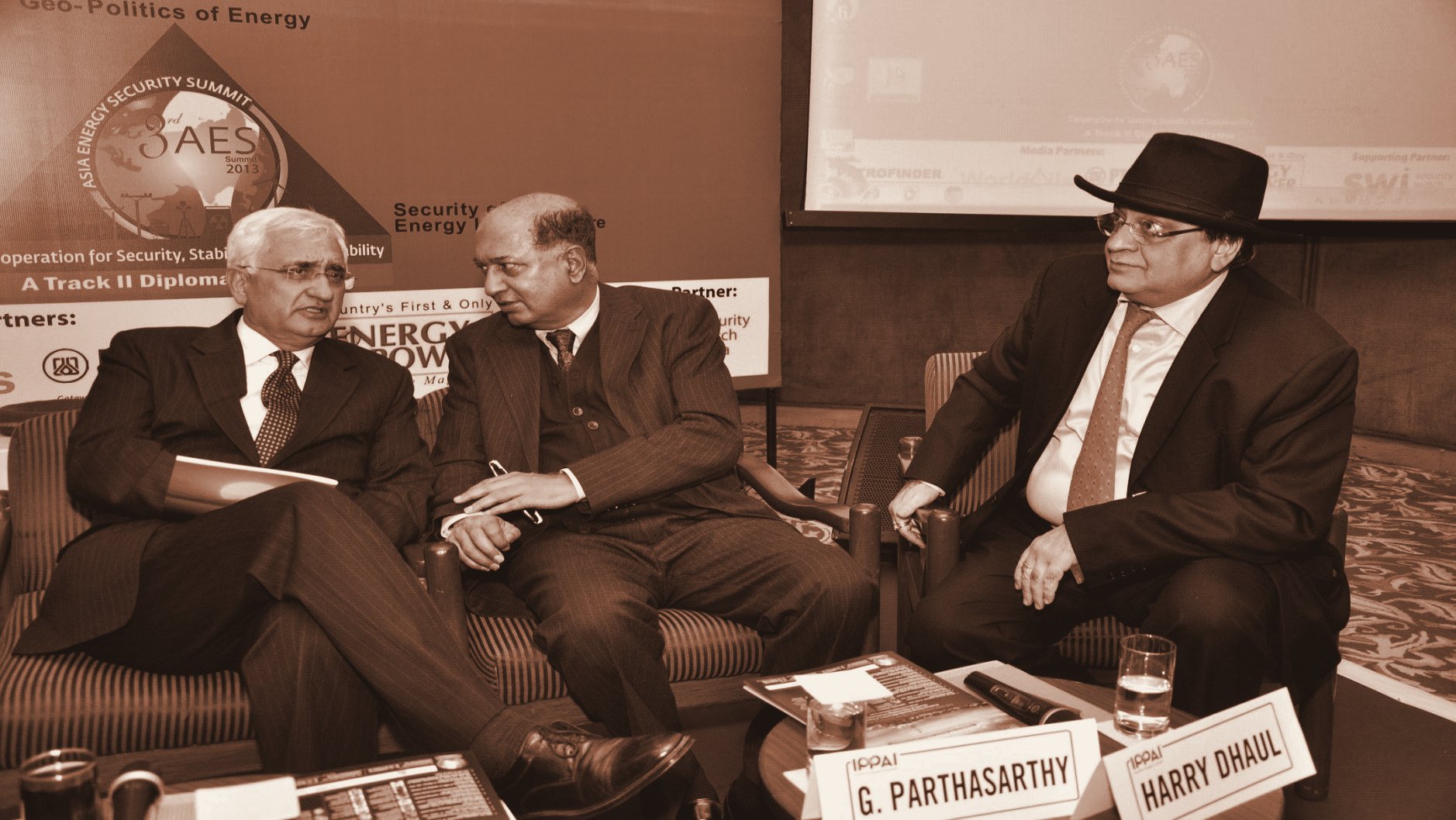 Minister of External Affairs Shri Salman Khurshid with G. Parthasarthy, High Commissioner of India, and Harry Dhaul, AESS 2013.